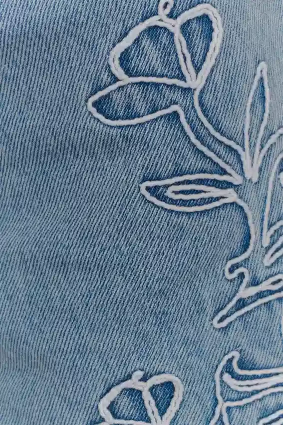 Pantalones cortos bordados Kylee – Azul medio Pantalones cortos bordados Kylee – Azul medio