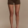 Pantalones cortos con vuelta Birdie – Chocolate Pantalones cortos con vuelta Birdie – Chocolate
