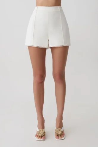 Pantalones cortos de lino Melody con encaje – Blanco Pantalones cortos de lino Melody con encaje – Blanco