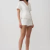 Camisa de pantalones cortos Melody con cuello de encaje – Blanca Camisa de pantalones cortos Melody con cuello de encaje – Blanca