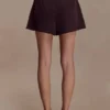 Pantalones cortos de traje plisados Simone – Chocolate oscuro