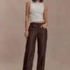 Pantalones de cintura media de imitación de cuero Theo – Chocolate oscuro Pantalones de cintura media de imitación de cuero Theo – Chocolate oscuro