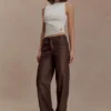 Pantalones de cintura media de imitación de cuero Theo – Chocolate oscuro Pantalones de cintura media de imitación de cuero Theo – Chocolate oscuro