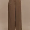 Pantalones de corte ancho Faith Suiting – Marrón cacao Pantalones de corte ancho Faith Suiting – Marrón cacao
