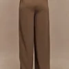 Pantalones de corte ancho Faith Suiting – Marrón cacao Pantalones de corte ancho Faith Suiting – Marrón cacao