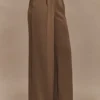 Pantalones de corte ancho Faith Suiting – Marrón cacao Pantalones de corte ancho Faith Suiting – Marrón cacao