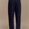 Pantalones plisados de cintura alta Penelope – Azul marino oscuro Pantalones plisados de cintura alta Penelope – Azul marino oscuro