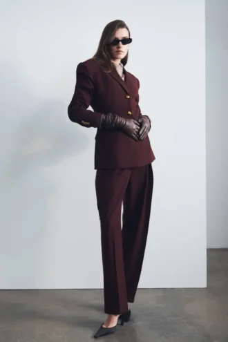 Pantalones plisados de cintura alta Penelope – Caoba Pantalones plisados de cintura alta Penelope – Caoba