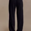 Pantalones rectos de satén Fatima – Negro Pantalones rectos de satén Fatima – Negro