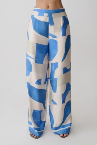 Pantalones rectos de satén Rachel – Estampado geométrico azul