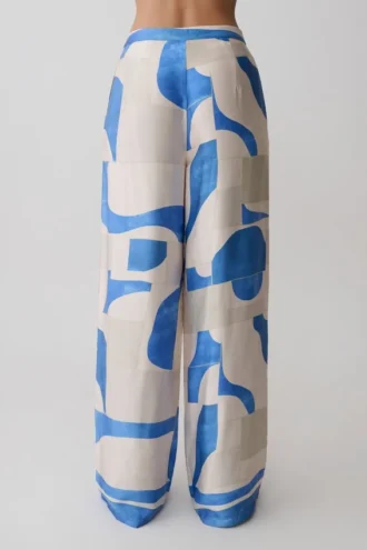 Pantalones rectos de satén Rachel – Estampado geométrico azul