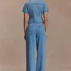 Partes de arriba ajustadas de manga corta de Denim Marge – Azul clásico Partes de arriba ajustadas de manga corta de Denim Marge – Azul clásico