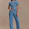 Partes de arriba ajustadas de manga corta de Denim Marge – Azul clásico Partes de arriba ajustadas de manga corta de Denim Marge – Azul clásico