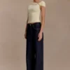 Partes de arriba ajustadas Kinsley con detalles metálicos – Limón pálido Partes de arriba ajustadas Kinsley con detalles metálicos – Limón pálido