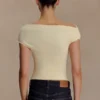 Partes de arriba ajustadas Kinsley con detalles metálicos – Limón pálido Partes de arriba ajustadas Kinsley con detalles metálicos – Limón pálido