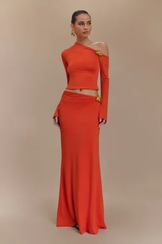Falda maxi asimétrica Ainsley con adornos florales – Naranja quemado
