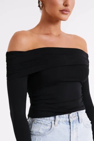 Partes de arriba con hombros descubiertos de nailon reciclado Lucinda – Negro