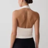 Partes de arriba de modal con cuello vuelto delantero Huyen – Marfil Partes de arriba de modal con cuello vuelto delantero Huyen – Marfil