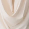 Partes de arriba de modal con cuello vuelto delantero Huyen – Marfil Partes de arriba de modal con cuello vuelto delantero Huyen – Marfil