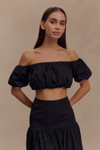 Partes de arriba de otoño con hombros descubiertos y corte abullonado – Negro