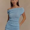 Partes de arriba de punto bouclé con hombros descubiertos de Chloe – Azul claro