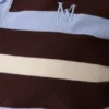 Partes de arriba de punto con botones Philly Stripe – Chocolate/Azul Partes de arriba de punto con botones Philly Stripe – Chocolate/Azul