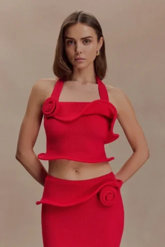Partes de arriba de punto con cuello halter y detalle retorcido Samira – Rojo