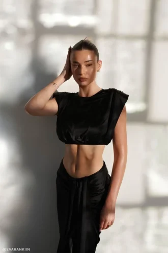 Partes de arriba de seda Zendaya – Negro