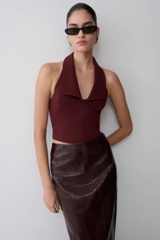 Partes de arriba sin mangas con cuello Calla y escote halter – Merlot