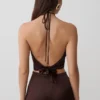 Partes de arriba sin mangas con cuello halter Mariana de mezcla de seda – Chocolate oscuro Partes de arriba sin mangas con cuello halter Mariana de mezcla de seda – Chocolate oscuro