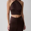 Partes de arriba sin mangas con cuello halter Mariana de mezcla de seda – Chocolate oscuro Partes de arriba sin mangas con cuello halter Mariana de mezcla de seda – Chocolate oscuro