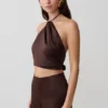 Partes de arriba sin mangas con cuello halter Mariana de mezcla de seda – Chocolate oscuro Partes de arriba sin mangas con cuello halter Mariana de mezcla de seda – Chocolate oscuro
