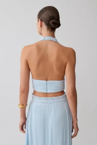 Partes de arriba sin mangas con cuello halter plisado Amaris – Azul pálido