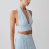 Partes de arriba sin mangas con cuello halter plisado Amaris – Azul pálido