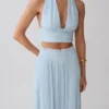 Partes de arriba sin mangas con cuello halter plisado Amaris – Azul pálido