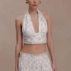 Partes de arriba sin mangas con cuello halter plisado de Amaris – Estampado floral pequeño