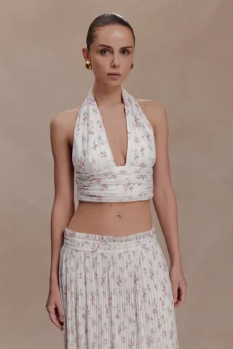 Partes de arriba sin mangas con cuello halter plisado de Amaris – Estampado floral pequeño