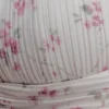 Partes de arriba sin mangas con cuello halter plisado de Amaris – Estampado floral pequeño