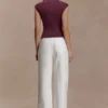 Partes de arriba sin mangas de cuello alto Freesia – Caoba