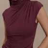 Partes de arriba sin mangas de cuello alto Freesia – Caoba