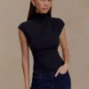 Partes de arriba sin mangas de cuello alto Freesia – Negro
