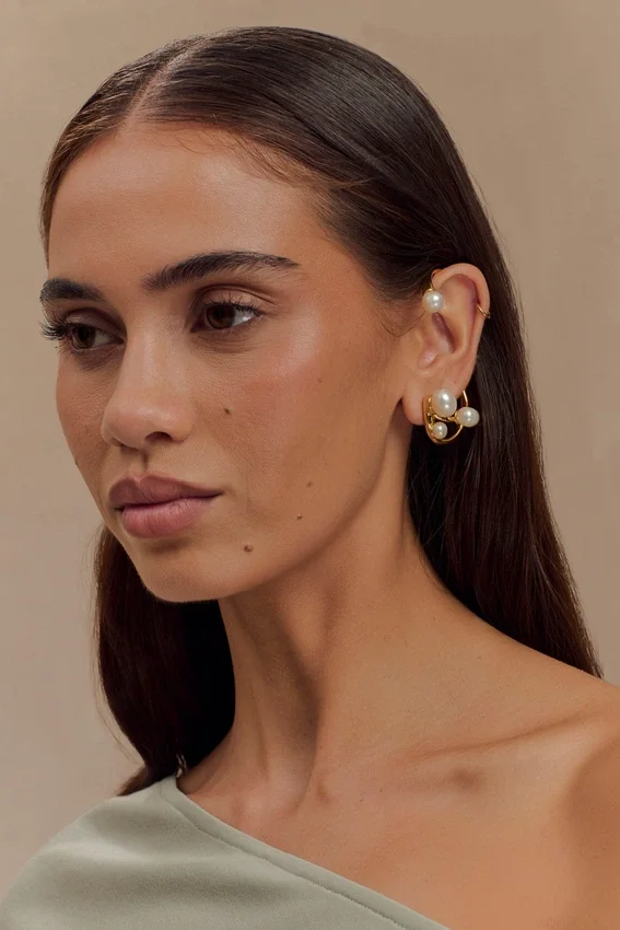 Pendiente tipo ear cuff de perlas de agua dulce Saskia – Perla Pendiente tipo ear cuff de perlas de agua dulce Saskia – Perla