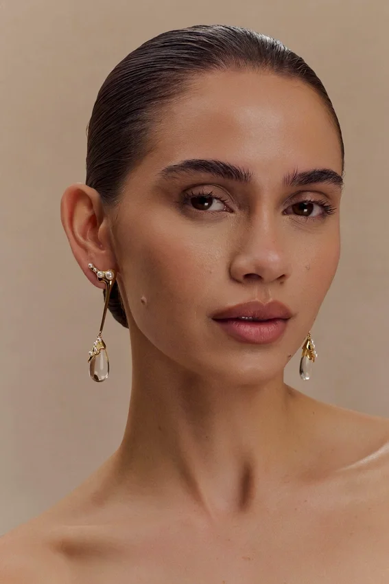 Pendientes Adelaide con perlas colgantes – Dorado Pendientes Adelaide con perlas colgantes – Dorado