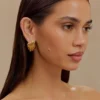 Pendientes cuadrados con textura Olympia – Dorado