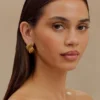 Pendientes cuadrados con textura Olympia – Dorado