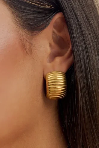 Pendientes de aro con textura Amelia – Dorado Pendientes de aro con textura Amelia – Dorado