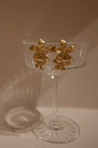 Pendientes de flor colgantes Infatuated – Dorado Pendientes de flor colgantes Infatuated – Dorado