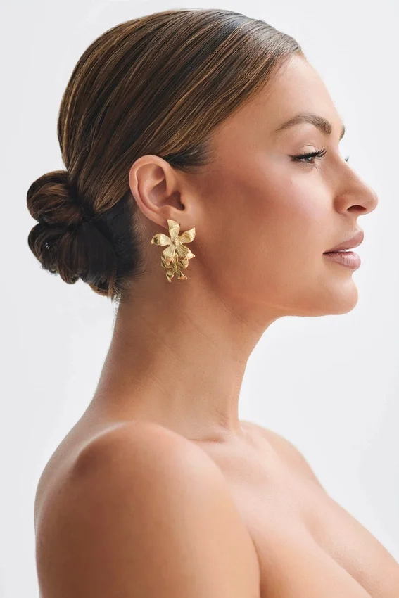Pendientes de flor colgantes Infatuated – Dorado Pendientes de flor colgantes Infatuated – Dorado