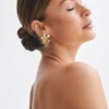Pendientes de flor colgantes Infatuated – Dorado Pendientes de flor colgantes Infatuated – Dorado