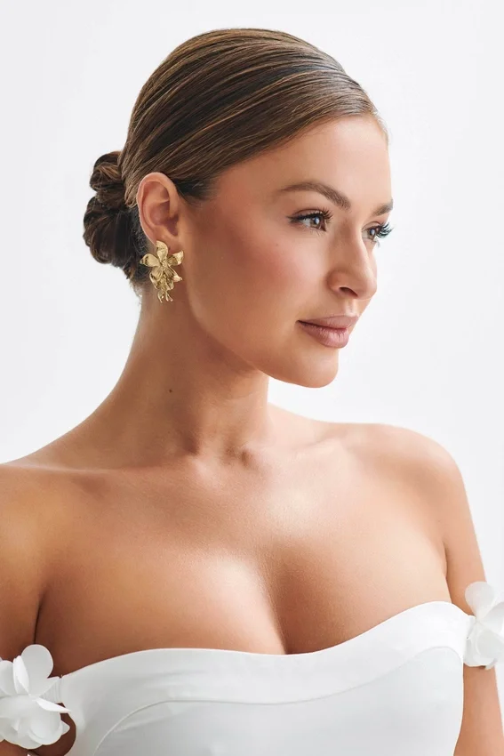 Pendientes de flor colgantes Infatuated – Dorado Pendientes de flor colgantes Infatuated – Dorado